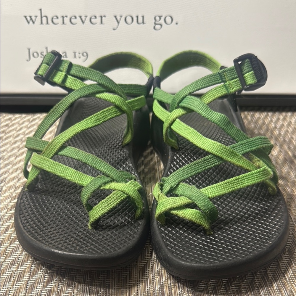 Chaco Green and Black Adventure Sandals with Adjustable Straps Women’s SZ 7 Box1